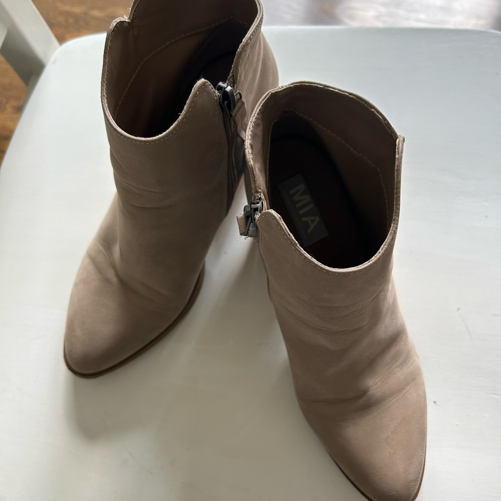 Mia booties size 8.5